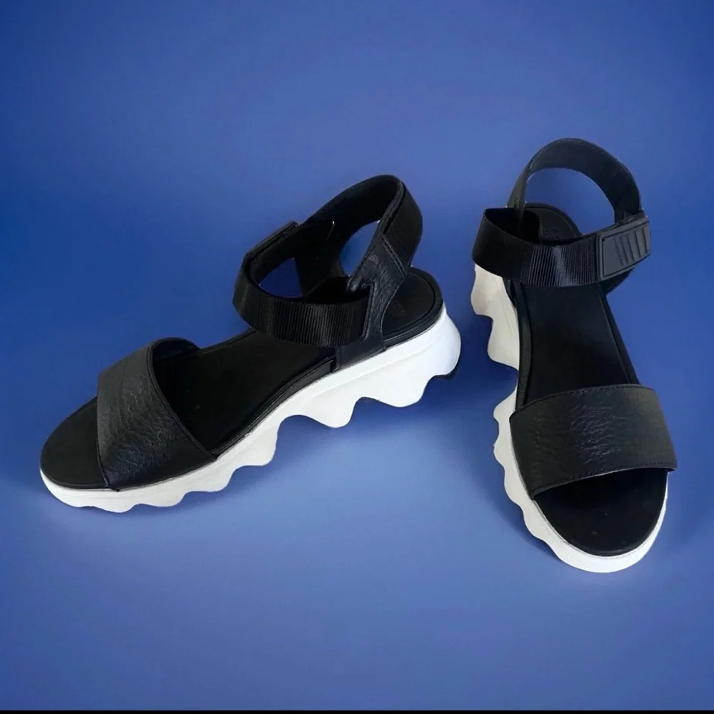 Sorrel Women's Kinetic Y- Strap Sporty Sandal Black Leather Sz 7 US NL 3567-010 - Picture 1 of 7